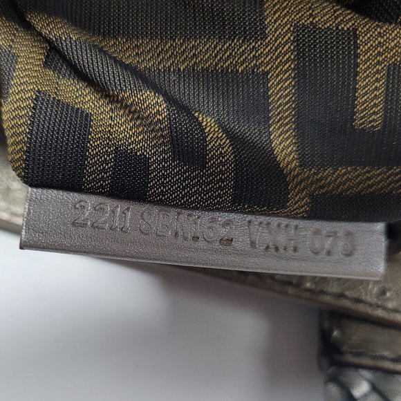 NEW Fendi Silver Metallic Du Jour Ostrich Bag - Picture 13 of 13